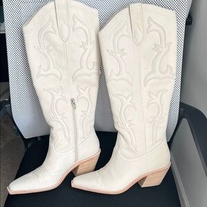 Dolce Vita Elegant Cream Western Boots